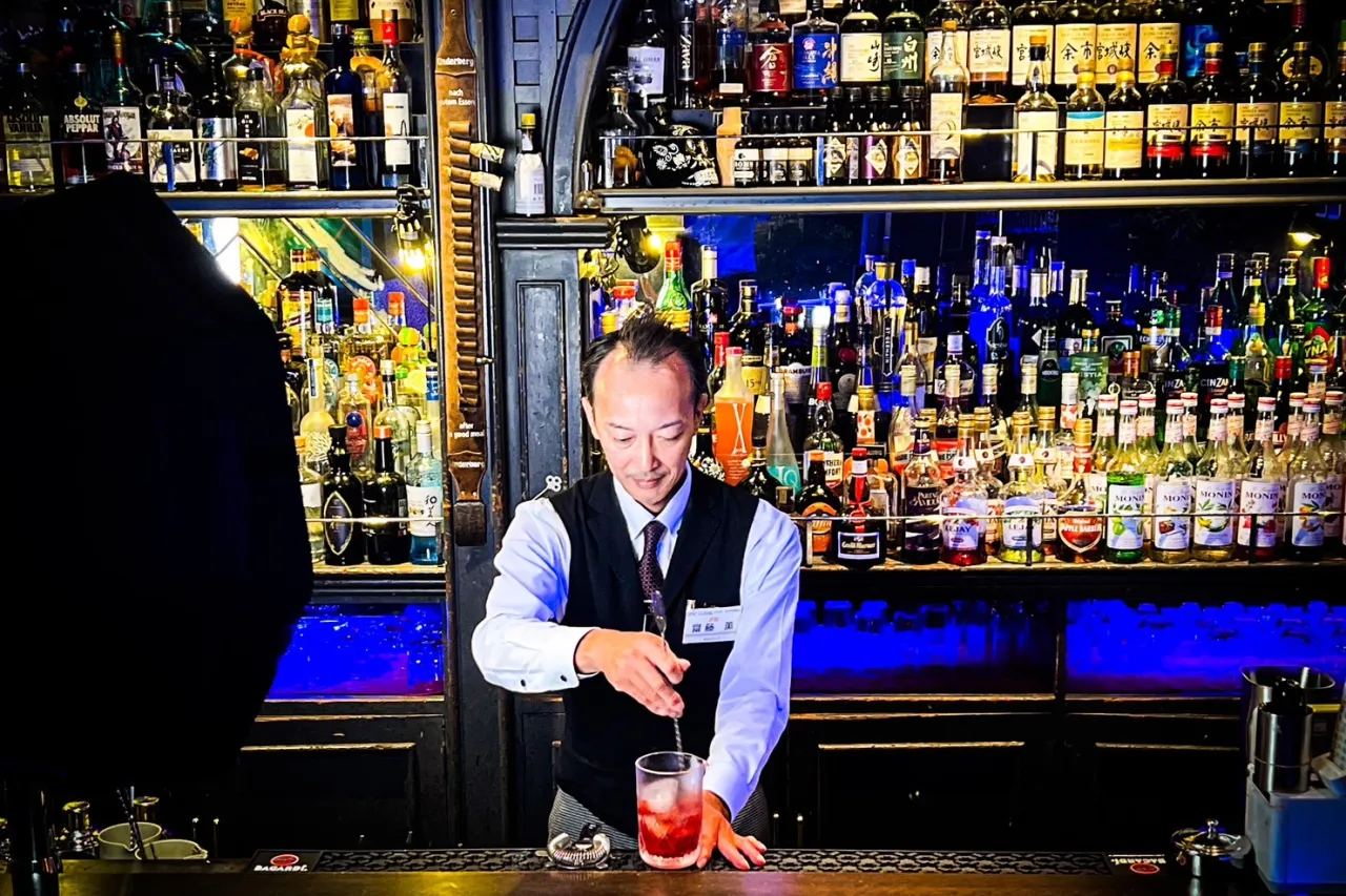 ジーノクラシック 店内カウンター バーテンダーの画像